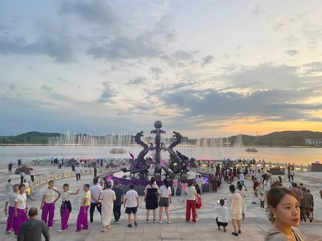 8月1日六鼎山莲花会夜游盛宴——光影与狂欢交织的沉浸式体验​