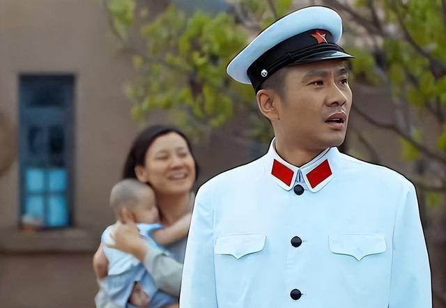 他大器晚成，演了75部剧才开始红，今16岁儿子帅出天际没人反驳