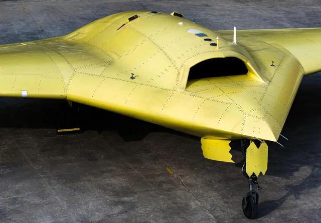 中国无人机再破天花板!彩虹- 7首飞成功,解锁高危战场新玩法