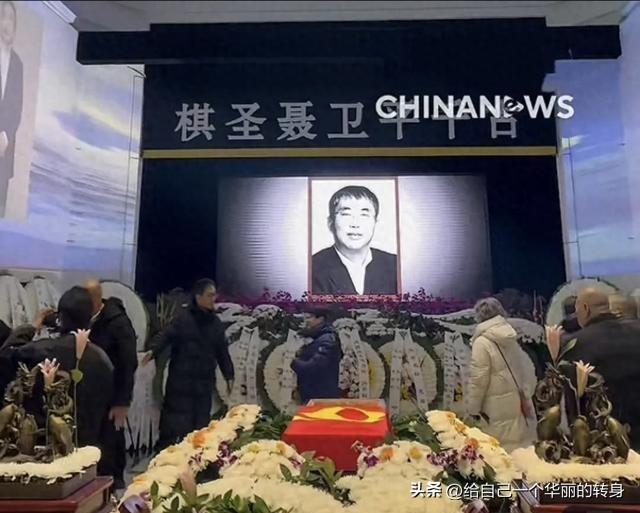 风雪送棋圣！兰莉娅14字挽联看哭全网，聂老身后事藏着多少温情？