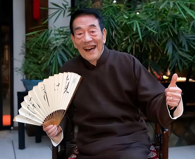 杨少华头七刚过，杨老三病重住院脸色极差，杨议漠不关心光顾着吃