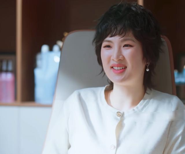 收手吧！资本家的“丑孩子”，笑的比哭还难看，别霍霍观众眼睛了