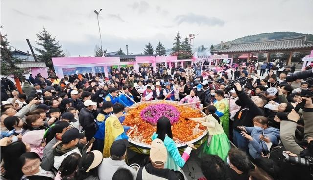 和龙市2025金达莱文化旅游季盛大启幕