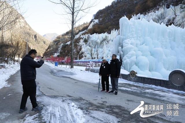 绛北大峡谷：冰瀑缀峡谷 雪趣满山间