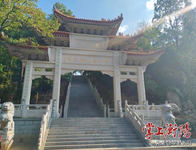 我为峰途丨紫金山：紫金乘云峰峦秀，一路风光到画楼