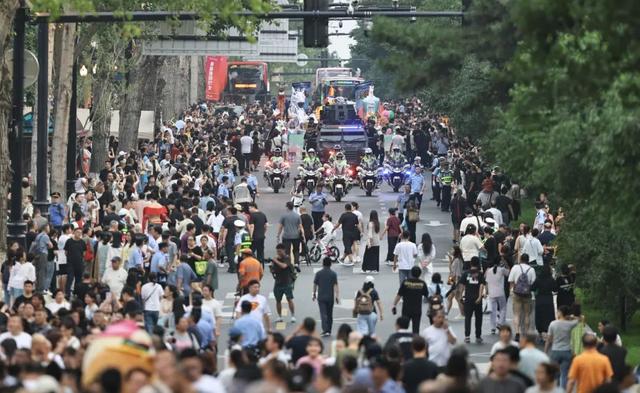 长春新民大街持续火爆！步步吸睛！盛况直击→