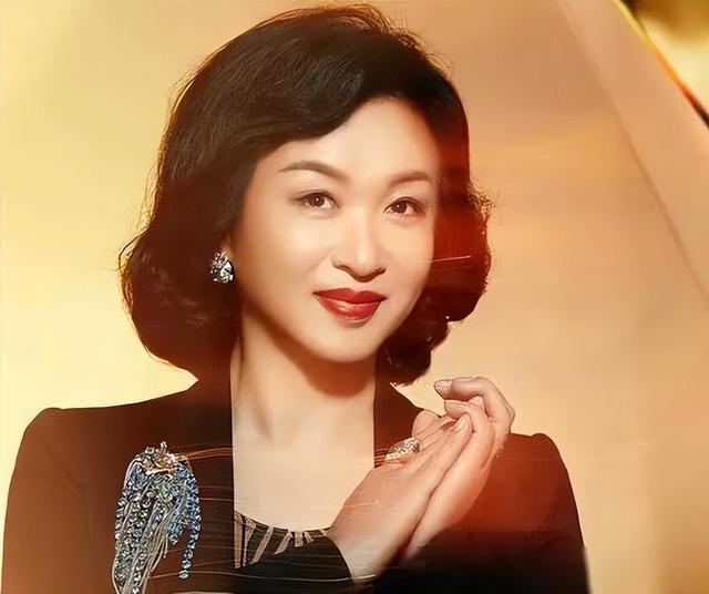 逃到国外半年后，57岁金星近照曝光，这一次大众还能原谅她吗？