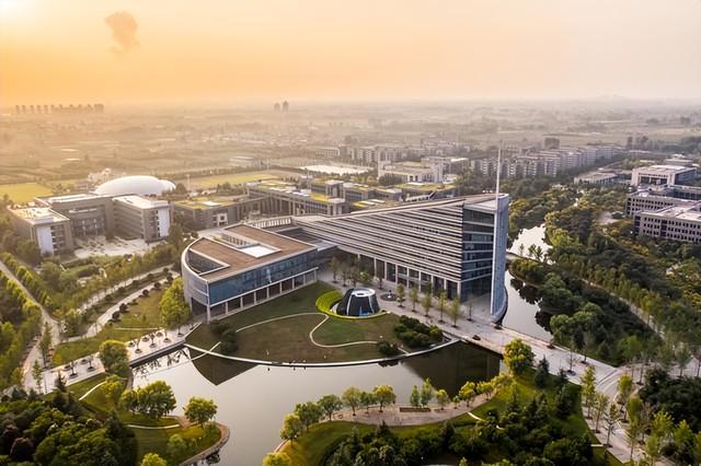 中国石油大学2025级新生全维度指南：从学费到生活的全方位解析