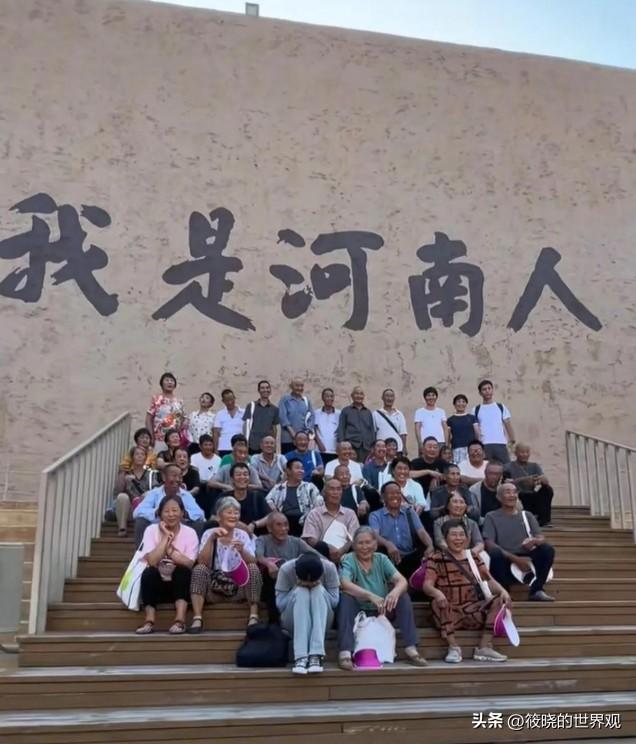 警惕“造神”陷阱！边哭边道歉的李福贵，给所有带货网红提了个醒