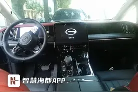 太可怕！福州高速口，一新能源车行驶中仪表盘全部黑屏！图片