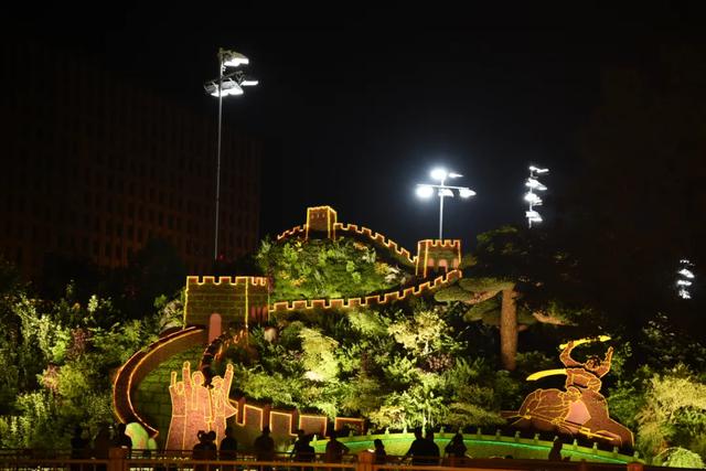 80载守望终见繁花满街,卢沟桥小狮子惊艳亮相长安街沿线主题花坛!