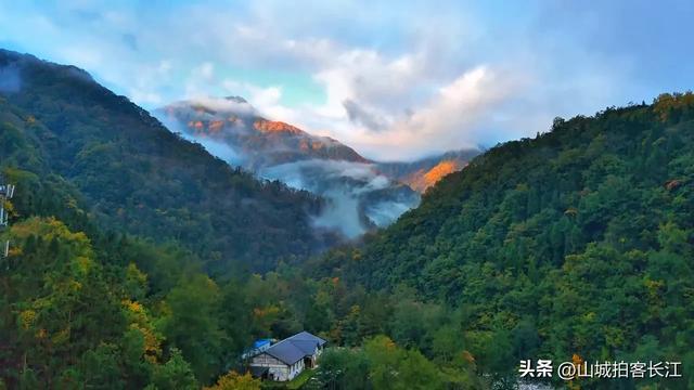 四川交通尴尬的县,坐拥双高铁站却难坐车,风景美到让人忘了吐槽