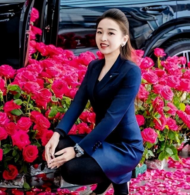 保时捷女销冠后续：1年前生活照朋友圈被扒，家境丈夫职业被曝光
