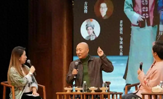 前央视春晚总导演，两字锐评《戏台》，狠狠给陈佩斯出了口窝囊气