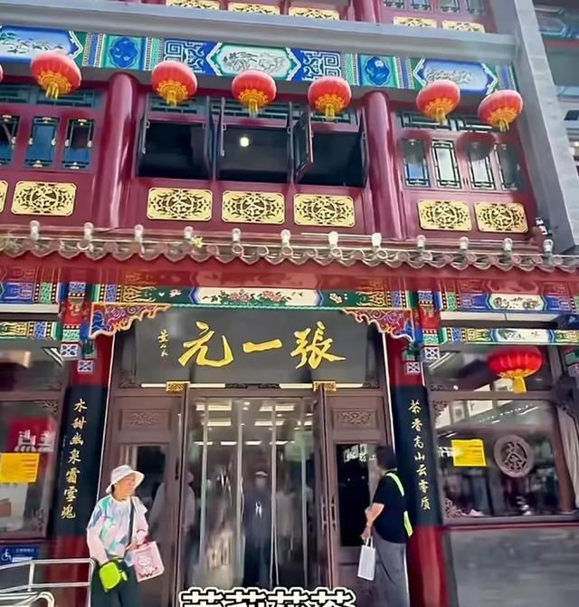 大量日本游客涌入北京，打着旅游幌子不去旅游不吃美食，为啥来？