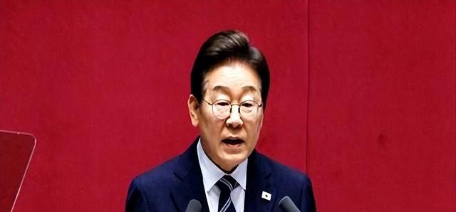 只聊了20分钟，李在明“变脸”了，当场转向，9.3阅兵不来了