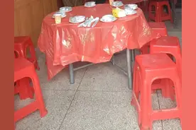 劝大家：除了自己父母家，不带礼物少去别人家吃饭，慎言慎吃！图片