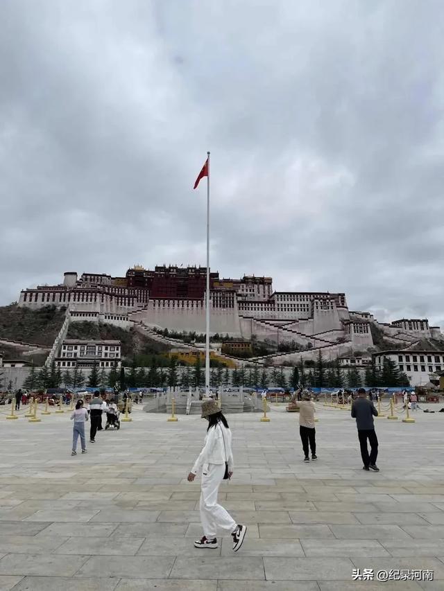 在朋友圈的一方小小天地里,那神秘而圣洁的雪域高原——西藏