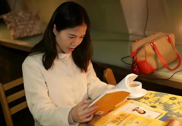 杨振宁离世，翁帆发文悼念！49岁无儿无女的她，将何去何从？