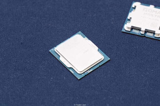 上上代的老i7还在战斗？R7 9700X vs i7 14700KF游戏测试