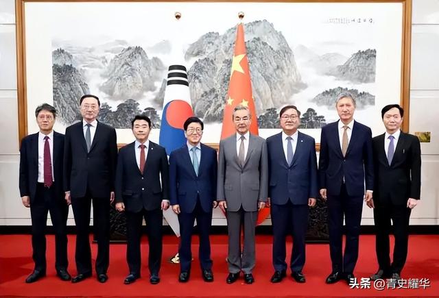 韩国特使团抵达北京，下飞机的第一句话不简单，中方回应很干脆