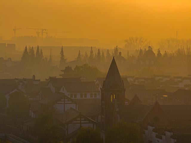 冬日下的台儿庄古城宛若一幅山水画卷