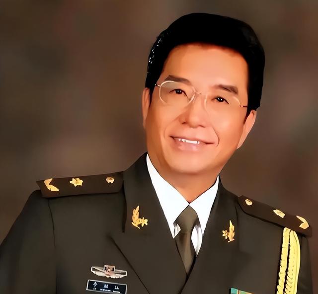 一月5万还不够花？86岁李双江仍在县城接商演，一旁轮椅惹人心疼