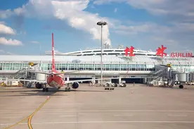 “双节”期间，桂林机场发送旅客16.7万人次图片