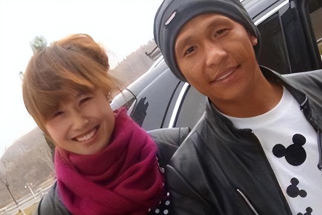 成名后抛弃原配，转身娶女粉丝的宋小宝，再藏不住早就变了的面相