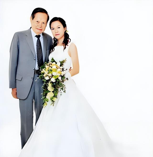 21年相伴，她陪他走完最后一程，谁懂这份沉默的爱？