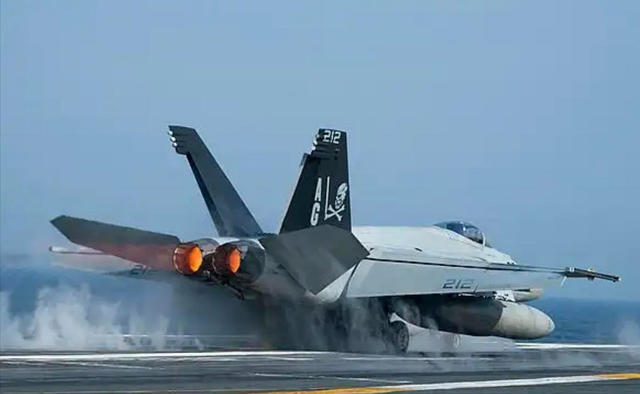 美军战机离奇坠入南海，仅仅24小时后，特朗普亲自宣布“破案”