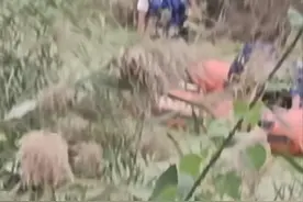 山东滨州一地有办案人员打捞被盗黄金？警方：确实发生黄金被盗案，是在打捞作案工具图片