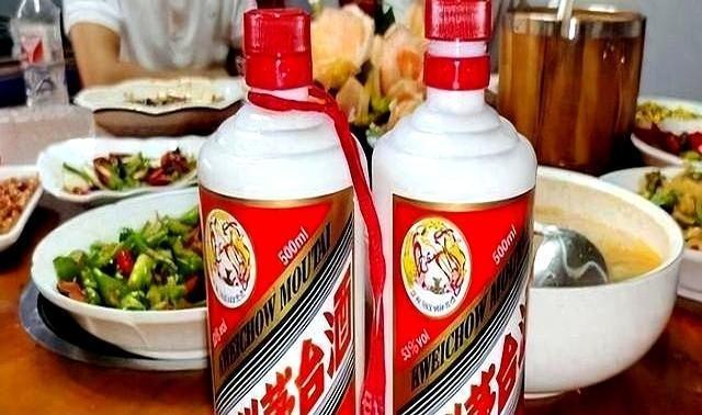 河北一家7口参加侄子婚礼！茅台美食吃到撑，回家才发现忘记随礼