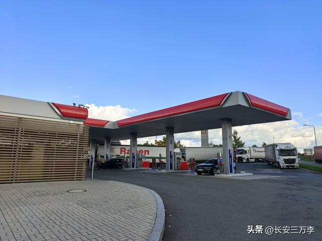 欧洲行第11天：离开捷克再入德国，前往斯图加特，体验不限速高速
