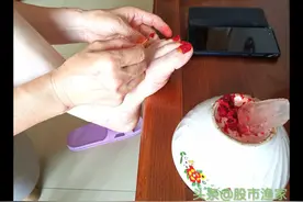 你知道吗，凤仙花可以染指甲。图片