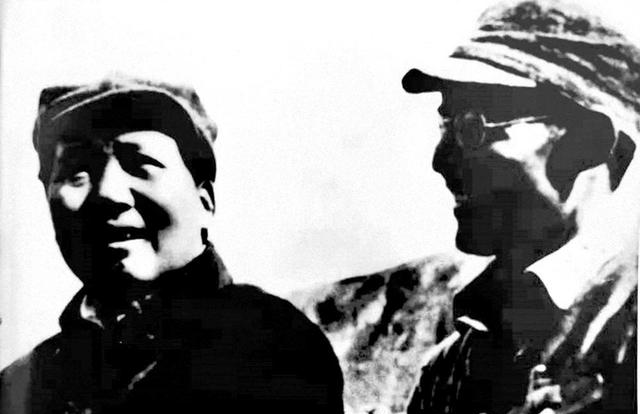 为何天安门不悬挂毛主席的照片，反倒要挂主席的画像？