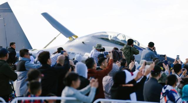 2025空军航空开放活动和长春航空展系列观察① | 火爆“出圈”，长春何以续“长红”？