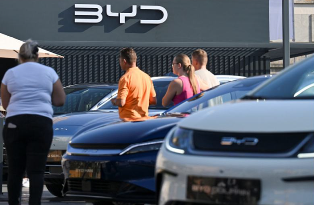 英国：我们觉得中国是竞争对手，中国：别闹，你连赛道也挤不进！