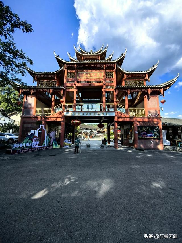 梵净山下寨沙行：八月午后的吊桥与侗家烟火