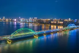钱江新城灯光秀、西湖音乐喷泉…杭州景观亮灯转入“秋冬令时”图片
