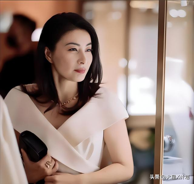 摊牌了！结婚13年，郭晶晶再次迎来喜讯	，原来霍震霆当年没说错