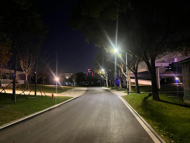 夜步嘉兴中央公园