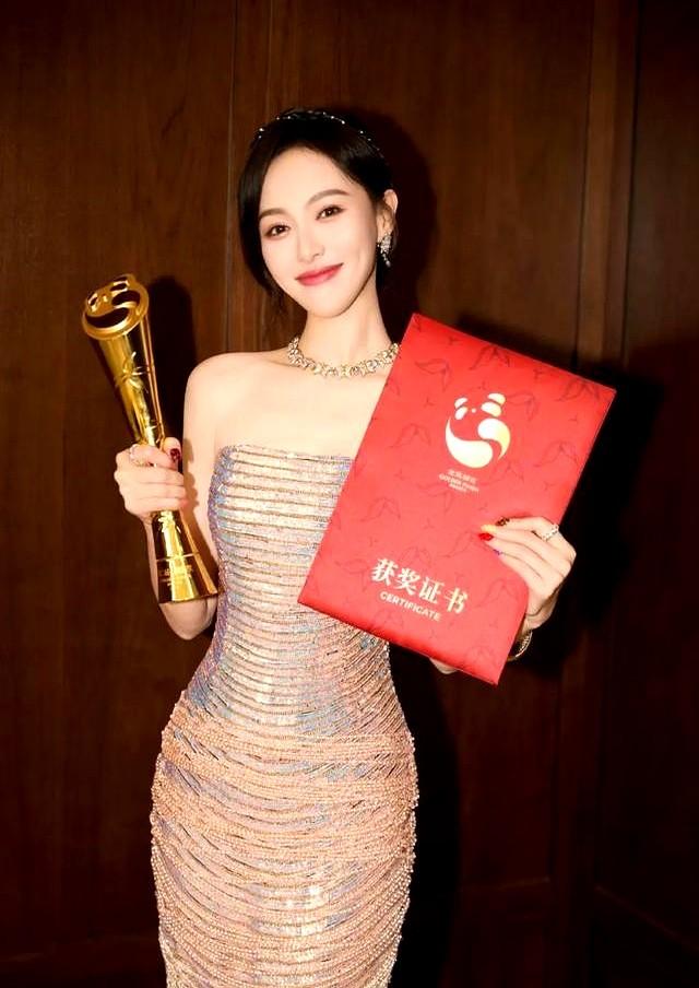 女明星也中招：女装三角区、紧礼服的尴尬谁懂？