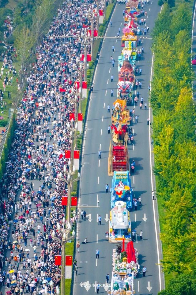 从花车巡游到射雕公交，湖北这个十一爆红“蓄谋已久”！