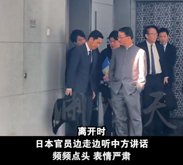 日本要求中国解释双手插兜！中方果断回应：现场大多数是日本媒体