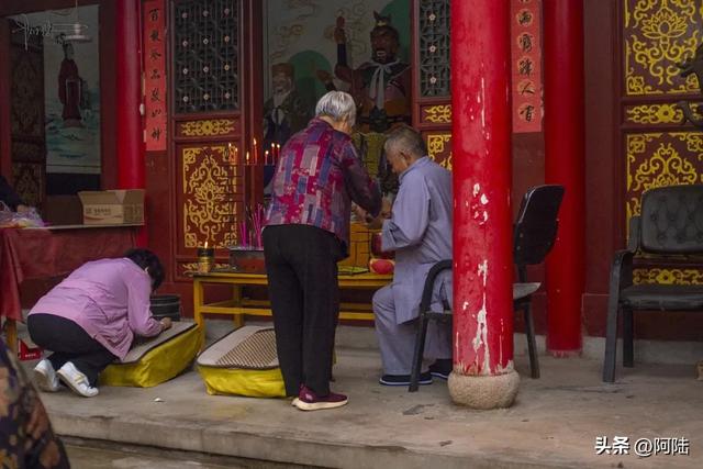 天水有座娘娘庙很有意思，不仅内藏石佛寺山门，还是山寨版纪信祠