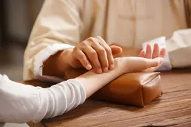 “补肾先健脾，健脾先疏肝”——中医调理的奥秘，一次说清！图片