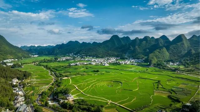 乡游黔中 · 兴义市 半边街村丨云海翻涌万峰巅，星河坠落悬崖居