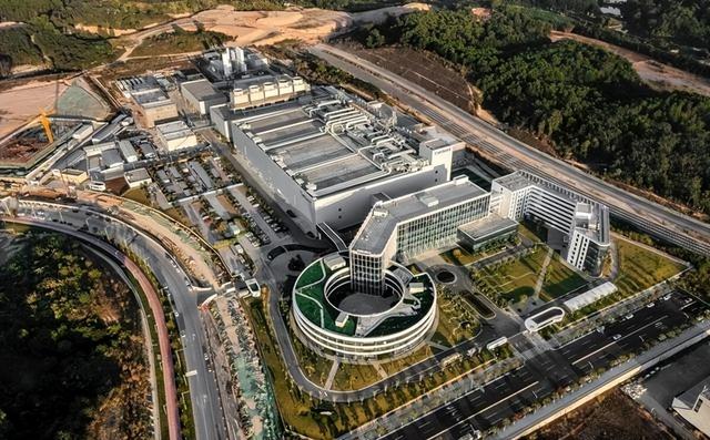 荷兰ASML宣布，光刻机新规出炉，中国与荷兰联手耍了美国？