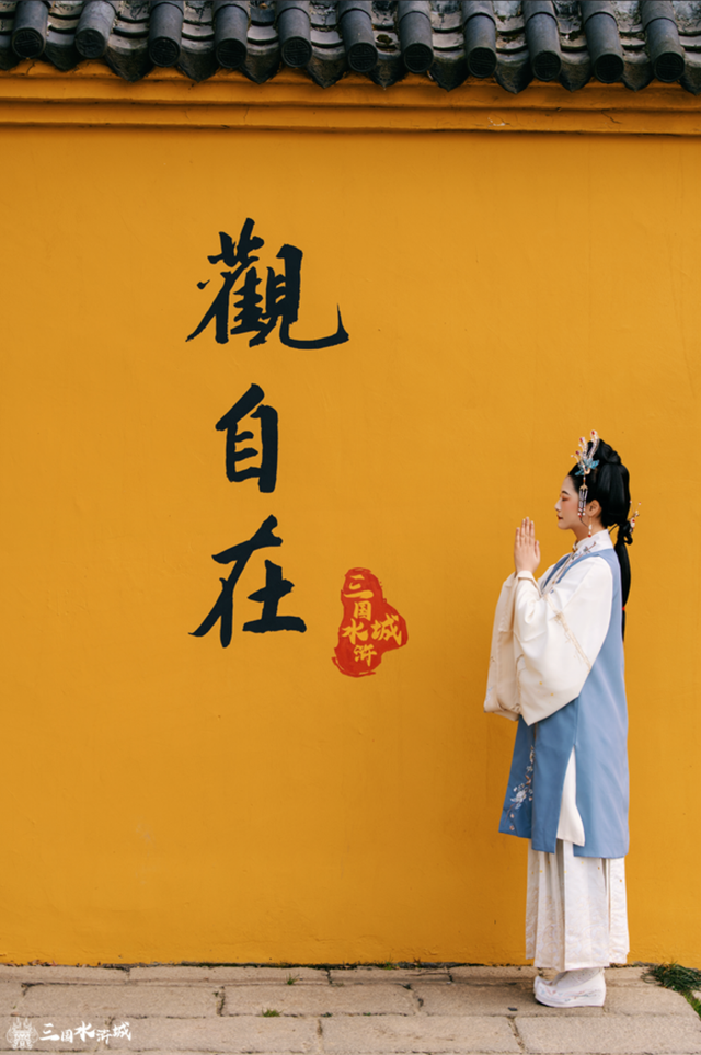 跟着总台非遗微短剧《顾盼锦年》，来三国水浒城get同款打卡地